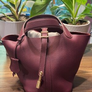 Elegant Burgundy Leather Bucket Bag